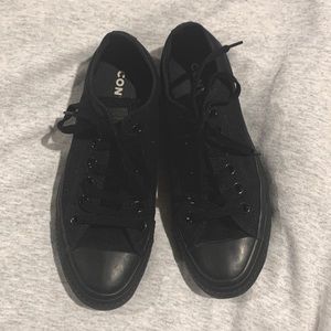Black Low Top Converse Women’s Size 7